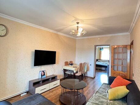 3 otaqlı köhnə tikili - Elmlər Akademiyası m. - 70 m²