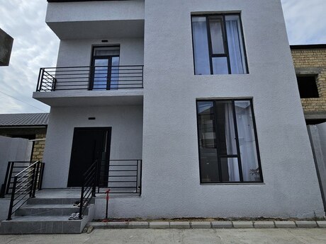 8 otaqlı həyət evi/bağ evi - Səbail r. - 371 m²