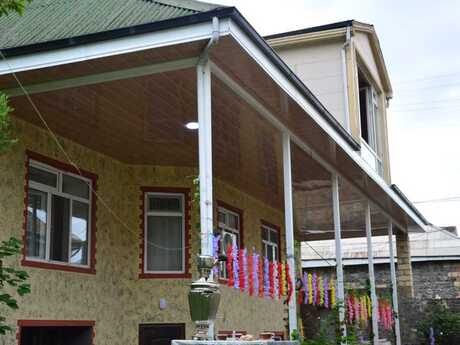8 otaqlı həyət evi/bağ evi - Şəki - 160 m²