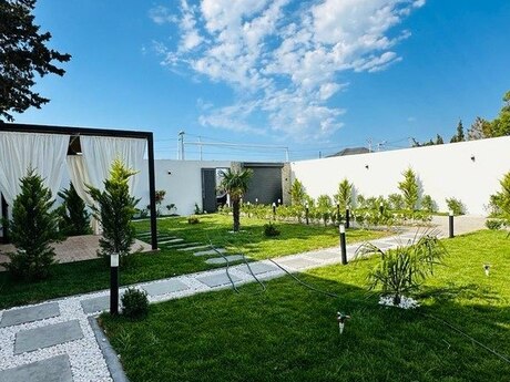 4 otaqlı həyət evi/bağ evi - Şüvəlan q. - 300 m²