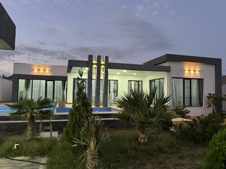 4 otaqlı həyət evi/bağ evi - Şüvəlan q. - 200 m²
