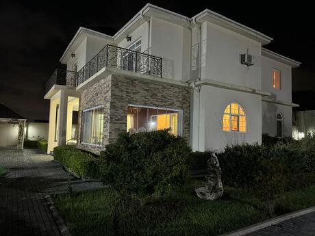 5 otaqlı həyət evi/bağ evi - Şüvəlan q. - 450 m²