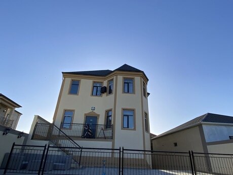 5 otaqlı həyət evi/bağ evi - Novxanı q. - 215 m²