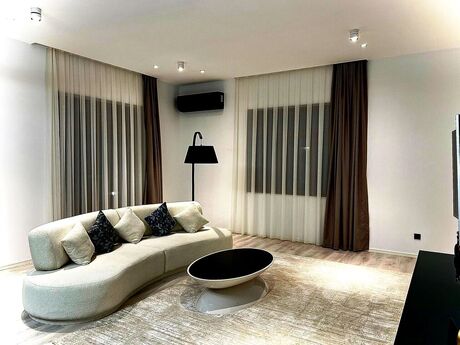 6 otaqlı həyət evi/bağ evi - Mərdəkan q. - 620 m²