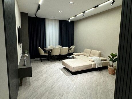 2-комн. новостройка - м. 8 ноября - 70 м²