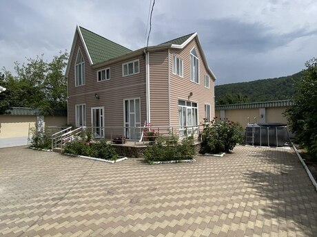 6 otaqlı həyət evi/bağ evi - Quba - 200 m²