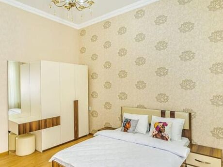 5 otaqlı köhnə tikili - Sahil m. - 180 m²