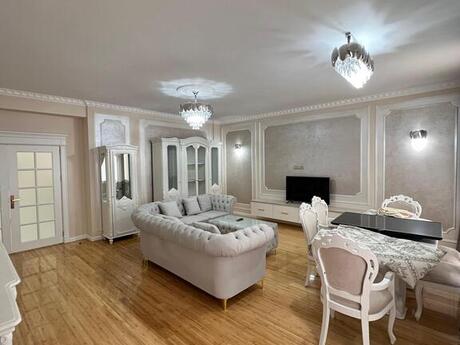 4-room apartment, 210 m², Nizami: 615 000 ₼ 2