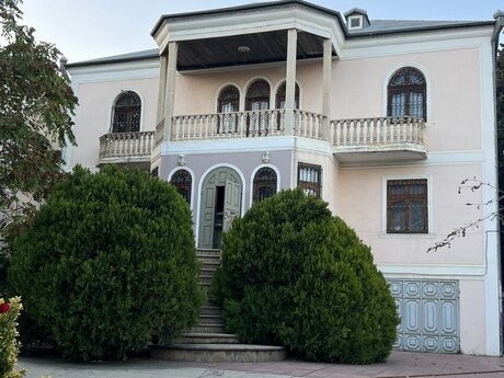 7 otaqlı həyət evi/bağ evi - Sabunçu r. - 300 m²