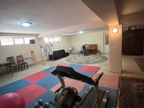 6 otaqlı həyət evi/bağ evi - Neftçilər m. - 330 m²