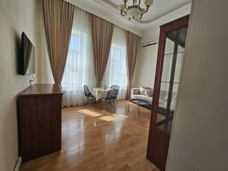 2 otaqlı köhnə tikili - İçəri Şəhər m. - 50 m²