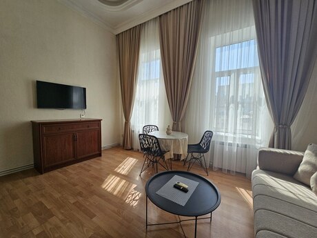İçəri Şəhərdə 2 otaqlı mənzil günlük kirayə verilir, 50 m², 55 AZN/gün, şəkil 5 / 12