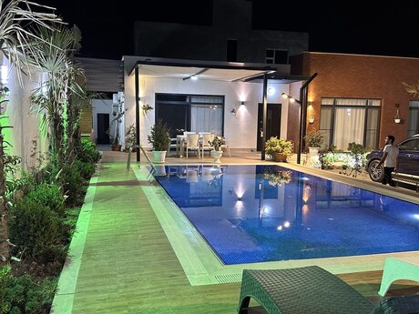 4 otaqlı həyət evi/bağ evi - Şüvəlan q. - 260 m²