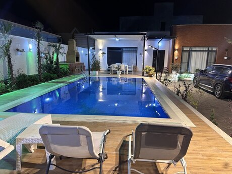 4 otaqlı həyət evi/bağ evi - Şüvəlan q. - 260 m²