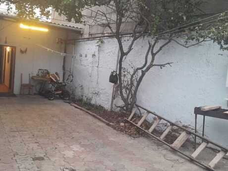 4 otaqlı həyət evi/bağ evi - Yasamal q. - 80 m²