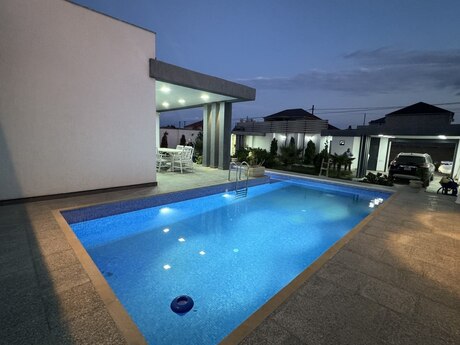4 otaqlı həyət evi/bağ evi - Şüvəlan q. - 250 m²
