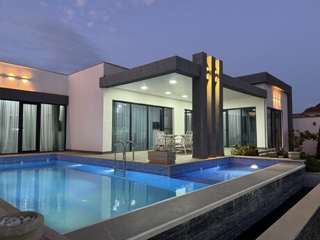 4 otaqlı həyət evi/bağ evi - Şüvəlan q. - 250 m²