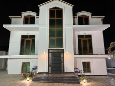 6 otaqlı həyət evi/bağ evi - Novxanı q. - 300 m²