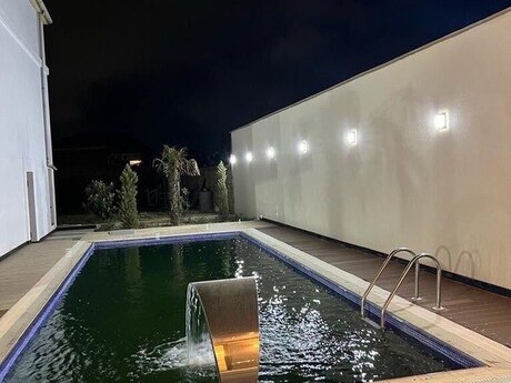 6 otaqlı həyət evi/bağ evi - Novxanı q. - 300 m²
