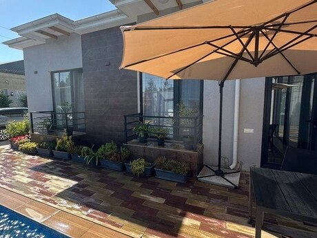 4 otaqlı həyət evi/bağ evi - Mərdəkan q. - 200 m²