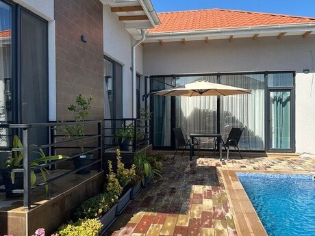 4 otaqlı həyət evi/bağ evi - Mərdəkan q. - 200 m²