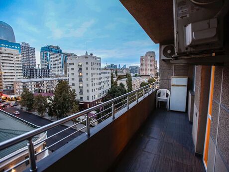 4-комн. новостройка - м. 28 мая - 180 м²