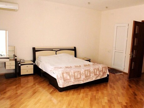 7 otaqlı həyət evi/bağ evi - Badamdar q. - 300 m²