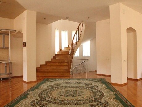 7 otaqlı həyət evi/bağ evi - Badamdar q. - 300 m²