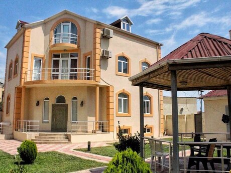 7 otaqlı həyət evi/bağ evi - Badamdar q. - 300 m²