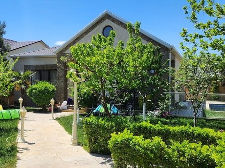 4 otaqlı həyət evi/bağ evi - Şüvəlan q. - 200 m²