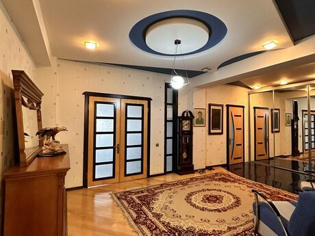 5 otaqlı mənzil, 285 m², 28 May: 645 000 ₼ 3