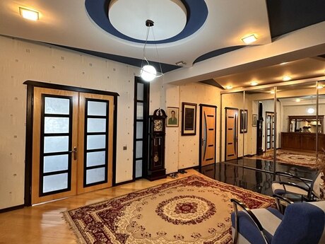 5 otaqlı mənzil, 285 m², 28 May: 645 000 ₼ 2