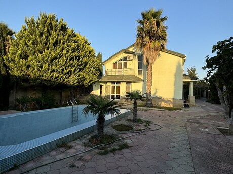 6 otaqlı həyət evi/bağ evi - Mərdəkan q. - 240 m²