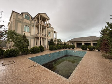 7 otaqlı həyət evi/bağ evi - Novxanı q. - 500 m²