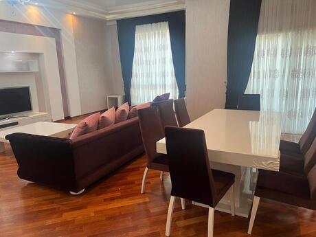 4-комн. новостройка - м. 28 мая - 186 м²