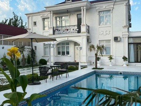 4 otaqlı həyət evi/bağ evi - Buzovna q. - 260 m²