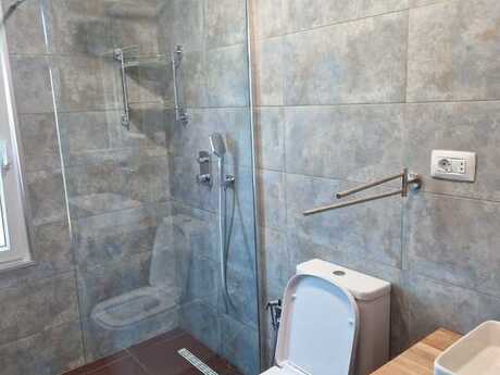 6 otaqlı həyət evi/bağ evi - Mərdəkan q. - 400 m²
