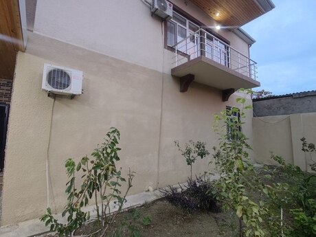 7 otaqlı həyət evi/bağ evi - Qaraçuxur q. - 250 m²