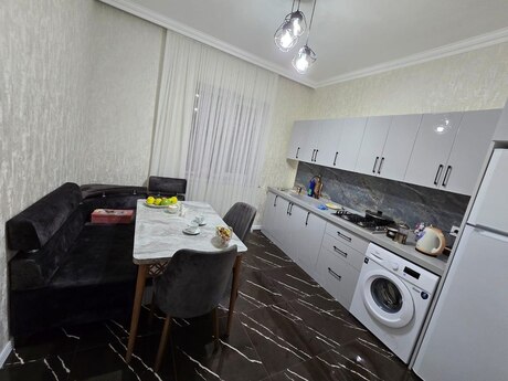 4 otaqlı həyət evi/bağ evi - Şüvəlan q. - 180 m²