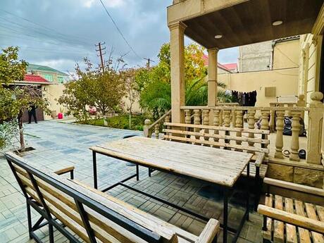 6 otaqlı həyət evi/bağ evi - Qaraçuxur q. - 200 m²