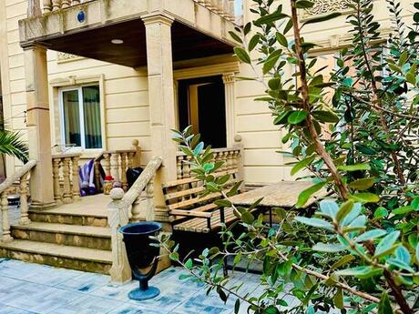 6 otaqlı həyət evi/bağ evi - Qaraçuxur q. - 200 m²