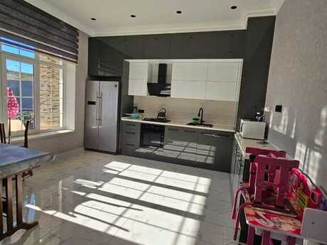 4 otaqlı həyət evi/bağ evi - Şüvəlan q. - 140 m²