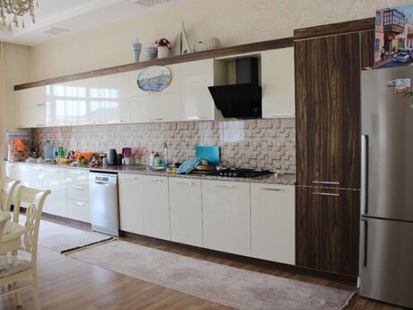 4 otaqlı həyət evi/bağ evi - Mərdəkan q. - 190 m²