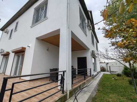 7 otaqlı həyət evi/bağ evi - Buzovna q. - 380 m²