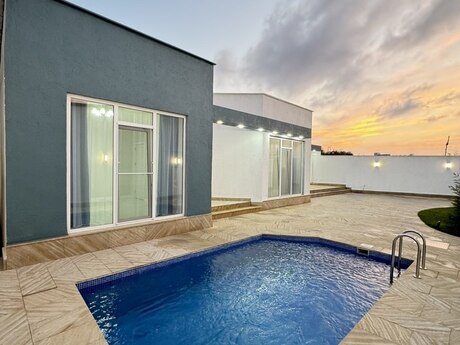 4 otaqlı həyət evi/bağ evi - Şüvəlan q. - 140 m²