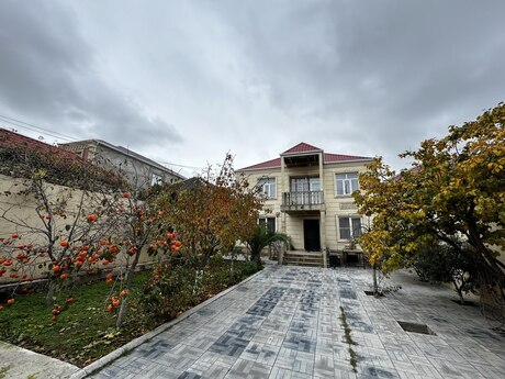 7 otaqlı həyət evi/bağ evi - Qaraçuxur q. - 200 m²