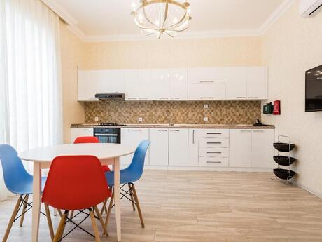 4 otaqlı həyət evi/bağ evi - Mərdəkan q. - 160 m²