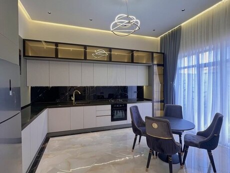 4 otaqlı həyət evi/bağ evi - Mərdəkan q. - 190 m²