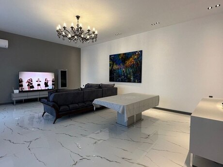 House with Garden, Villa For Rent