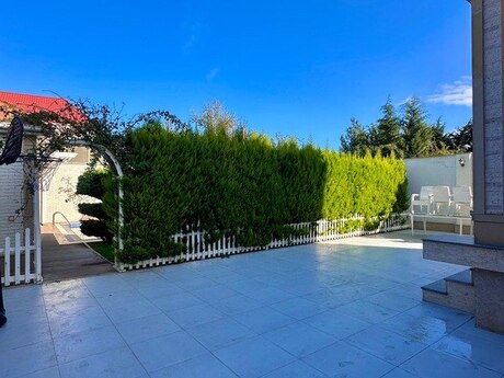 6 otaqlı həyət evi/bağ evi - Mərdəkan q. - 300 m²
